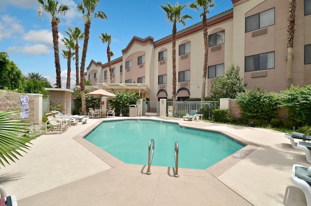 Comfort Suites Palm Desert I-10 Экстерьер фото